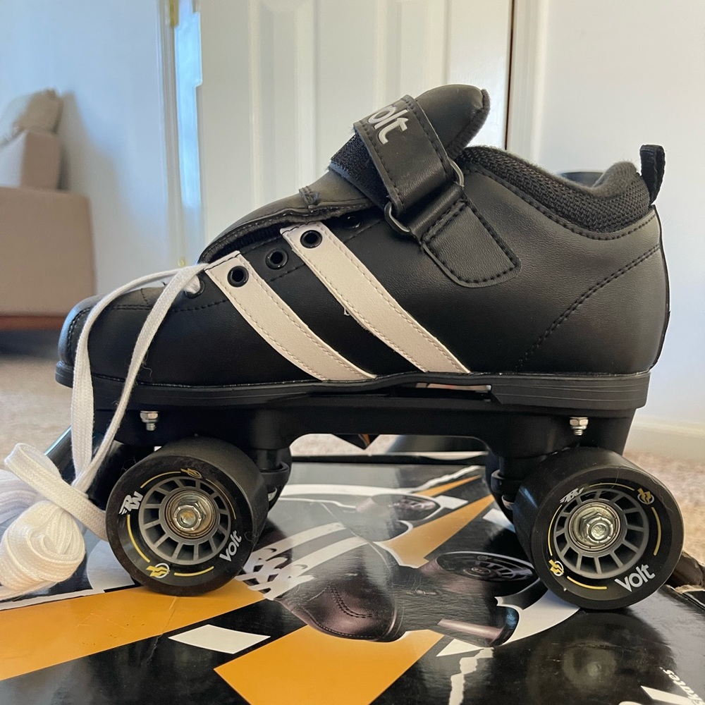 Volt Roller Skates, Old School, 7.5, New, Black and White